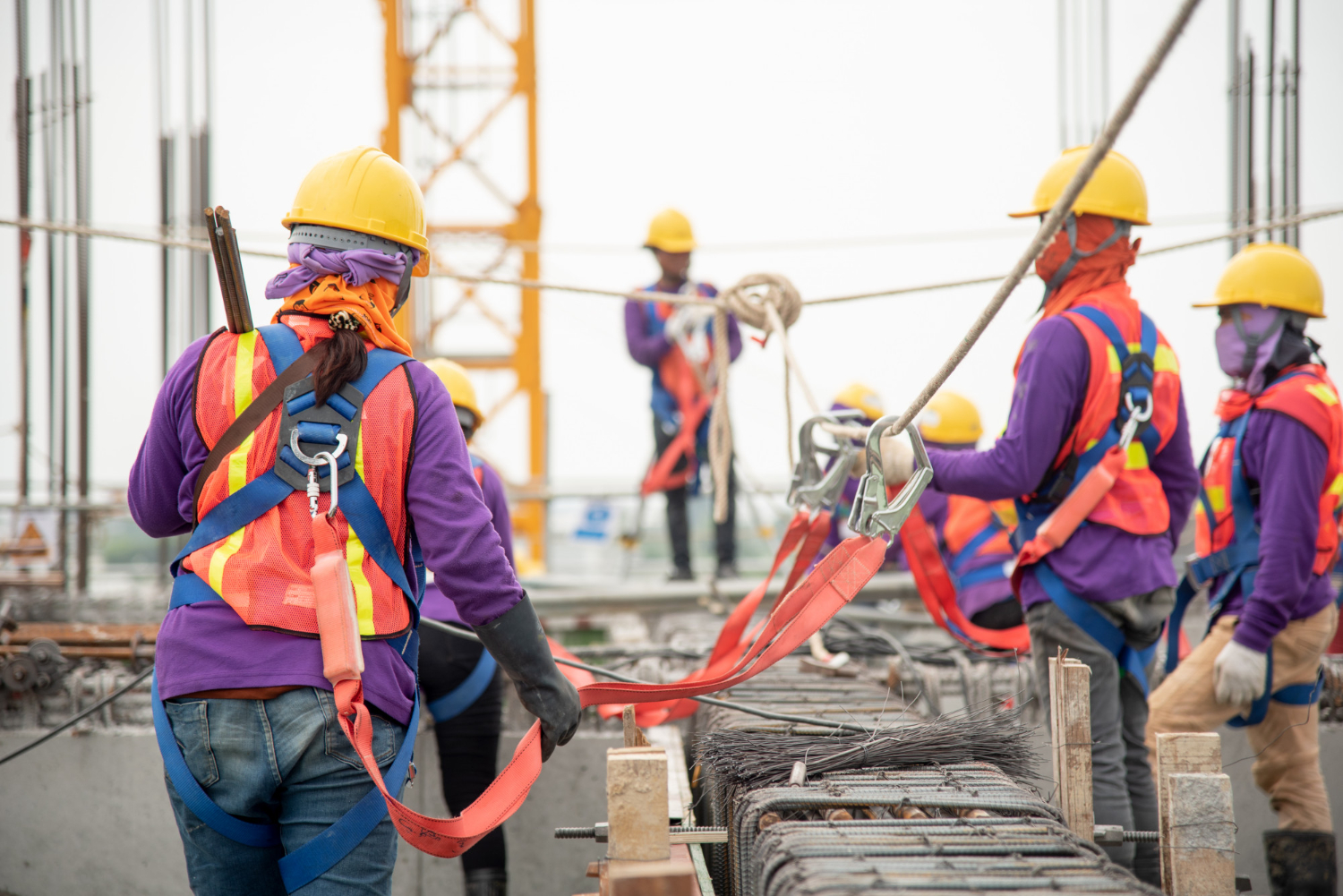 working-height-equipment-fall-arrestor-device-worker-with-hooks-safety-body-harness